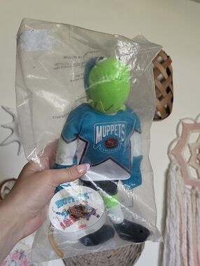 1995 McDonalds Jim Henson’s MUPPETS KERMIT NHL HOCKEY Player Plush Toy Disney